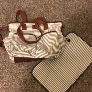 Hip cub weekender diaper bag with changing pad